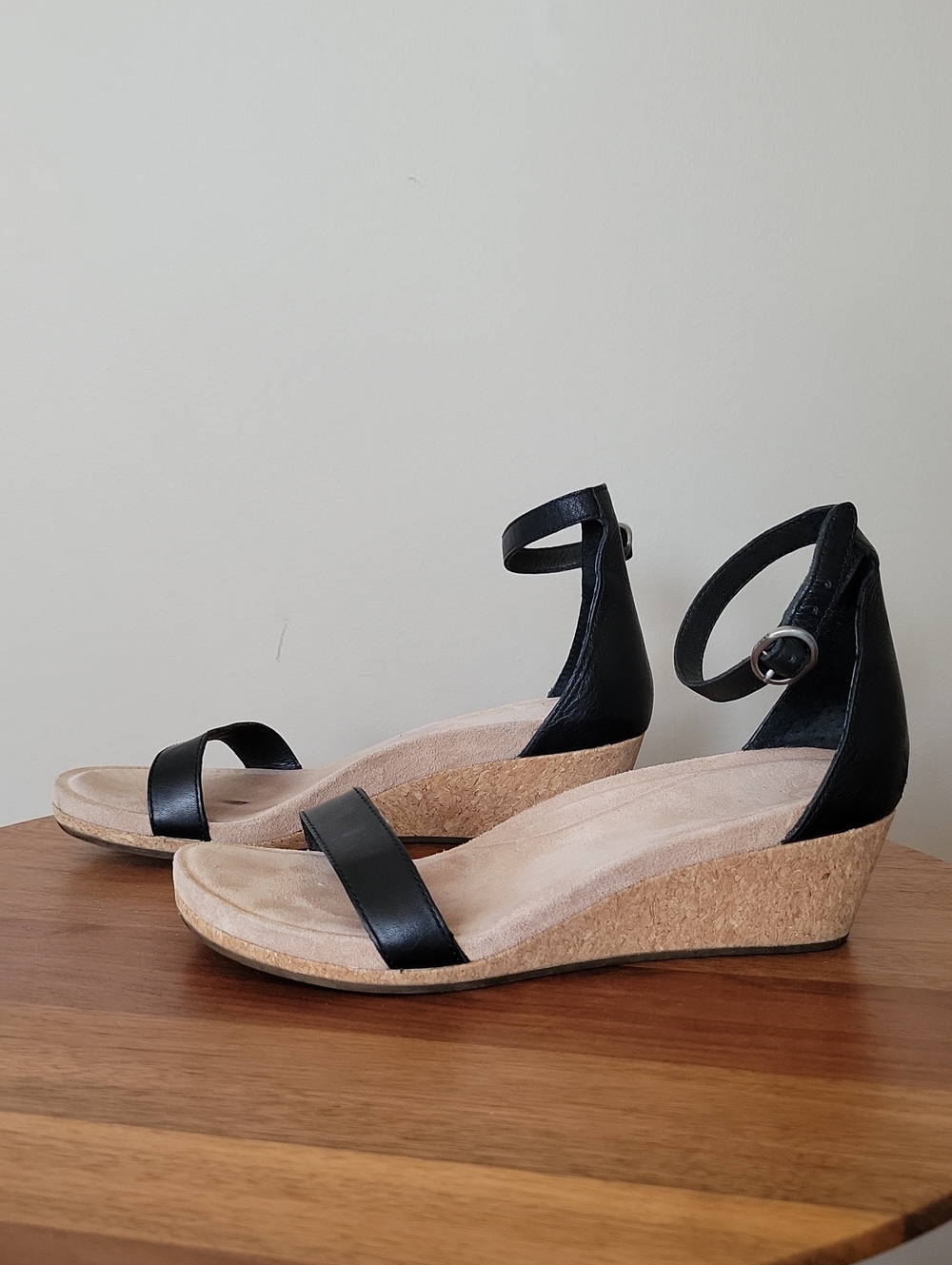 UGG Emilia Sandal Size 7.5